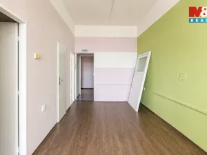 Pronájem obchodního prostoru, Louny, Náměstí Benedikta Rejta, 82 m2