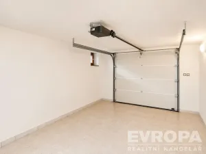 Pronájem vily, Průhonice, Sadová, 350 m2