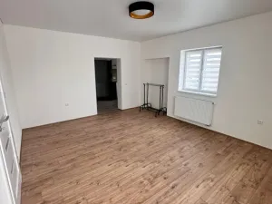 Pronájem bytu 2+1, Chlumec nad Cidlinou - Chlumec nad Cidlinou II, Nábřeží Julia Fučíka, 60 m2