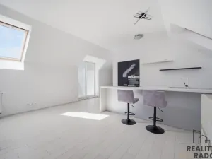 Pronájem bytu 2+kk, Pardubice, Dašická, 62 m2