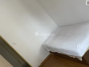 Pronájem bytu 1+kk, Praha - Kobylisy, Zenklova, 15 m2