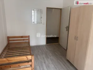 Pronájem atypického bytu, Praha - Kobylisy, Zenklova, 15 m2