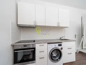 Pronájem bytu 1+kk, Praha, Jaromírova, 37 m2