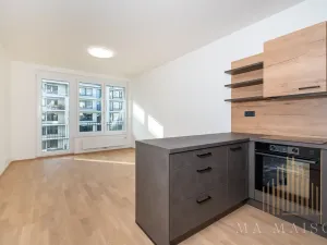 Pronájem bytu 2+kk, Praha - Vysočany, Smržových, 58 m2