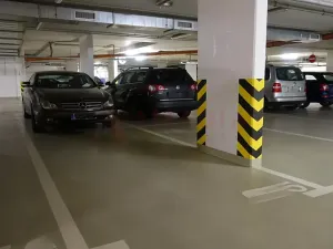 Pronájem garážového stání, Praha - Dejvice, Heinemannova, 12 m2