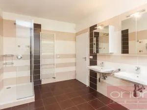 Pronájem rodinného domu, Průhonice, Pod Valem II., 350 m2