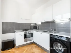 Pronájem bytu 2+kk, Praha, Argentinská, 44 m2