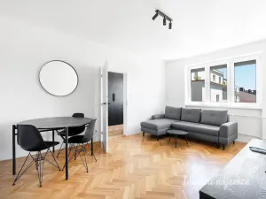 Pronájem bytu 2+kk, Praha, Argentinská, 44 m2