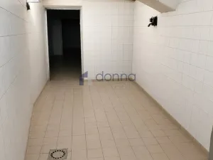 Pronájem skladu, Praha, náměstí Protifašistických bojovníků, 220 m2