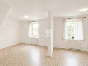 Pronájem bytu 2+kk, Praha - Hrdlořezy, Českobrodská, 64 m2