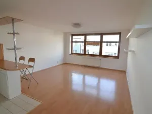Pronájem bytu 1+kk, Praha - Vinohrady, Hradecká, 37 m2