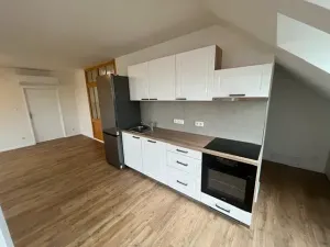Pronájem bytu 4+kk, Praha - Kobylisy, Klíčanská, 93 m2