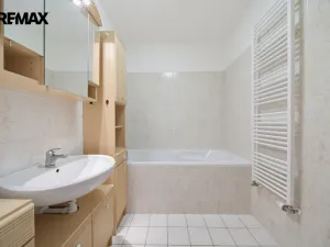 Prodej bytu 2+1, Nová Role, U Plynárny, 69 m2