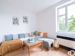 Pronájem bytu 2+kk, Praha, Husinecká, 45 m2