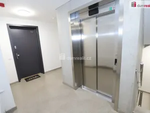 Pronájem bytu 1+kk, Praha - Dolní Chabry, Ústecká, 37 m2