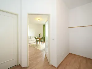 Pronájem bytu 1+kk, Praha - Kyje, Za černým mostem, 34 m2