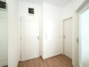 Pronájem bytu 1+kk, Praha - Kyje, Za černým mostem, 34 m2