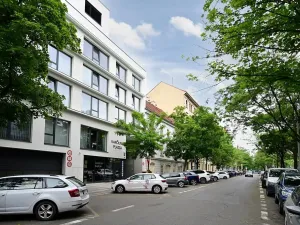 Pronájem garážového stání, Praha - Karlín, Křižíkova, 15 m2