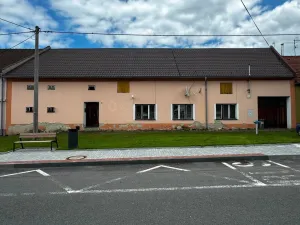 Prodej zemědělské usedlosti, Hulín - Chrášťany, 370 m2