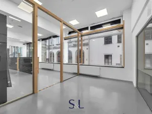 Pronájem obchodního prostoru, Liberec, nám. Sokolovské, 214 m2