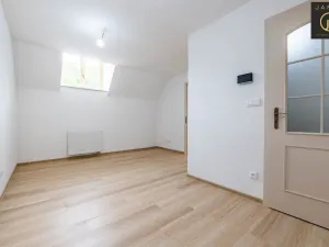 Prodej bytu 2+kk, Jáchymov, náměstí Republiky, 34 m2