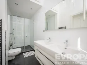 Prodej bytu 2+kk, Praha - Staré Město, Smetanovo nábřeží, 77 m2