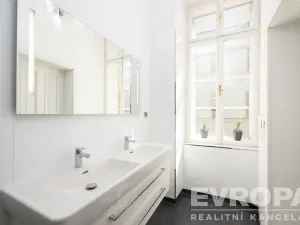 Prodej bytu 2+kk, Praha - Staré Město, Smetanovo nábřeží, 77 m2