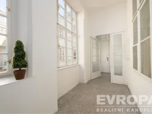 Prodej bytu 2+kk, Praha - Staré Město, Smetanovo nábřeží, 77 m2