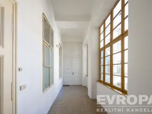 Prodej bytu 2+kk, Praha - Staré Město, Smetanovo nábřeží, 77 m2