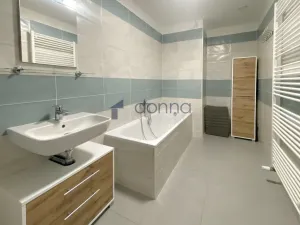 Pronájem bytu 3+kk, Praha, Pod radnicí, 75 m2