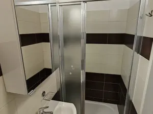 Pronájem bytu 1+1, Praha - Nové Město, Na bojišti, 32 m2