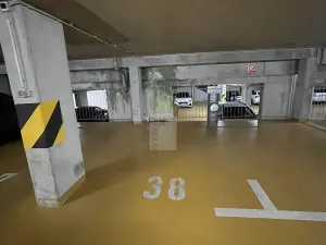 Pronájem garážového stání, Praha - Nusle, Bartoškova, 13 m2