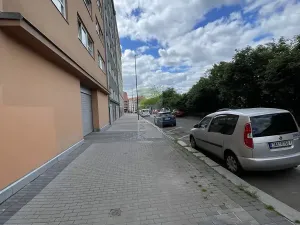 Pronájem garážového stání, Praha - Nusle, Bartoškova, 13 m2