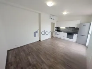 Pronájem bytu 1+kk, Praha, Hartigova, 25 m2
