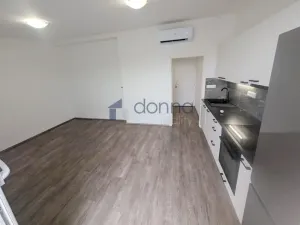 Pronájem bytu 1+kk, Praha, Hartigova, 25 m2