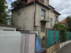 Prodej podílu 1/4 vícegeneračního domu, Praha - Hlubočepy, V násypu, 430 m2