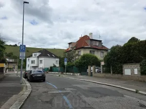 Prodej podílu 1/4 vícegeneračního domu, Praha - Hlubočepy, V násypu, 430 m2