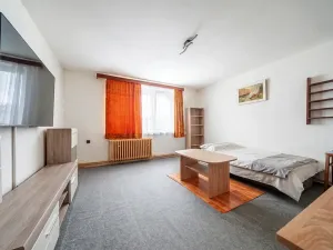 Prodej bytu 3+1, Tmaň, Sídliště, 55 m2