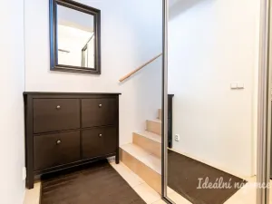 Pronájem bytu 2+kk, Praha - Vysočany, Skloněná, 58 m2