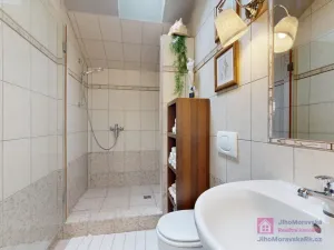 Prodej rodinného domu, Valtice, Lipová, 252 m2