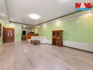 Prodej obchodního prostoru, Benešov nad Ploučnicí, náměstí Míru, 900 m2