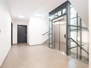 Pronájem bytu 1+kk, Praha - Karlín, Pobřežní, 31 m2