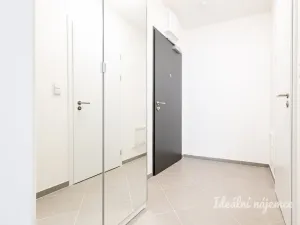 Pronájem bytu 1+kk, Praha - Prosek, Čakovická, 27 m2