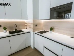 Pronájem bytu 1+kk, Praha - Vršovice, Krymská, 26 m2
