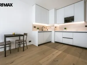 Pronájem bytu 1+kk, Praha - Vršovice, Krymská, 26 m2