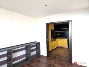 Pronájem bytu 2+kk, Praha - Kobylisy, Třeboradická, 40 m2