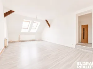 Prodej ubytování, Šluknov, nám. Míru, 330 m2