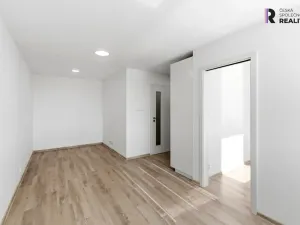 Prodej bytu 1+kk, Praha - Hloubětín, Šestajovická, 30 m2