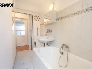 Prodej bytu 3+1, Mníšek pod Brdy, 5. května, 55 m2