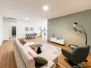 Prodej bytu 3+kk, Třebíč - Vnitřní Město, Karlovo nám., 123 m2